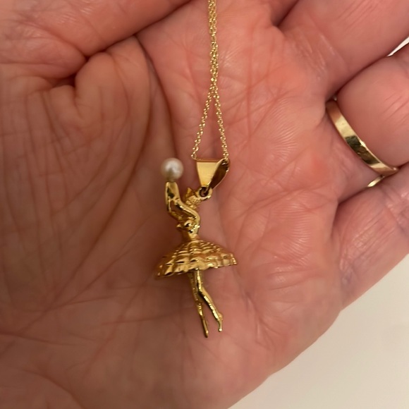 14 gold ballerina pendant with small Pearl and chain - Picture 1 of 5